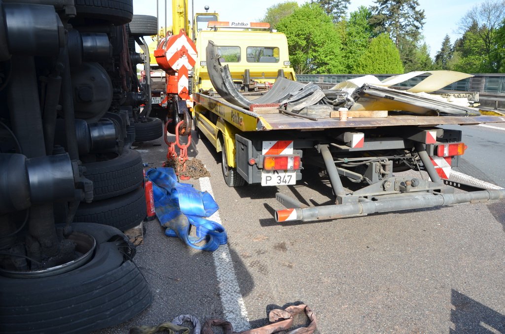 VU LKW umgestuerzt A 3 Rich Oberhausen Hoehe AS Koeln Koenigsforst P225.JPG - Miklos Laubert